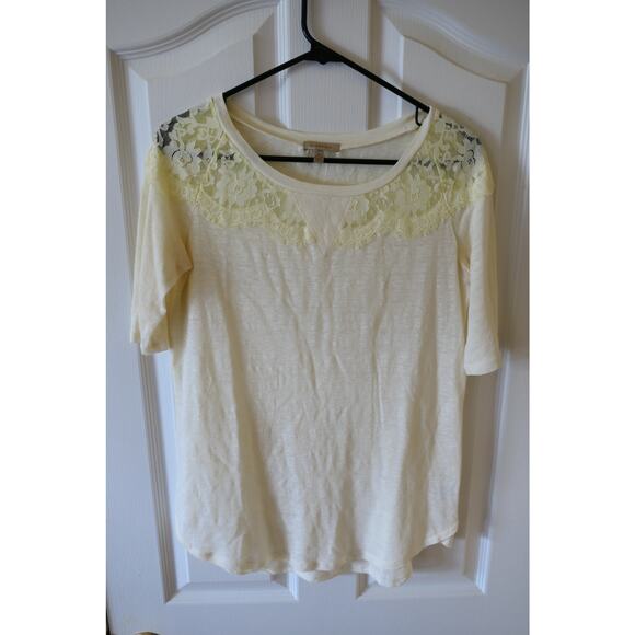 Bordeaux Tops - Bordeaux Anthropologie Linen Cream Lace Shoulder Top